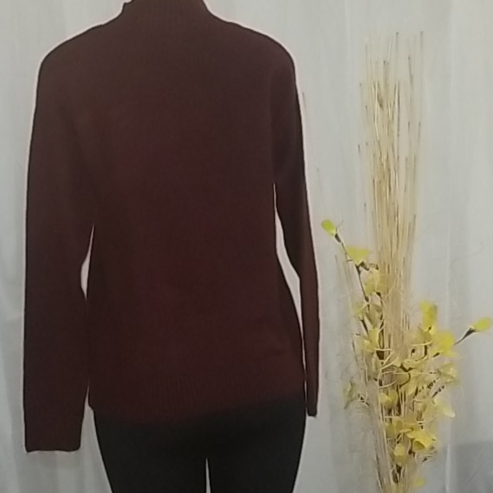 Simply Styled Sweater - Picture 4 of 7
